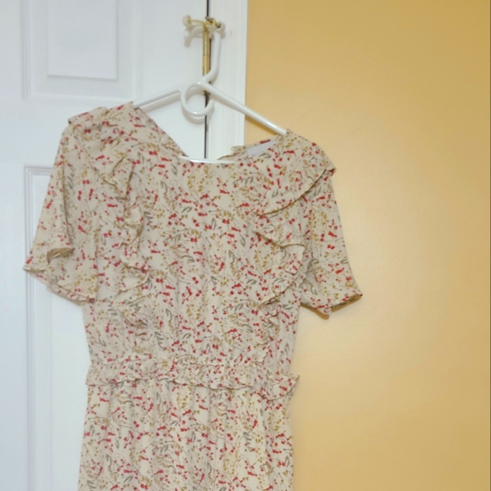 Ivory floral ruffle short sleeve maternity dress.